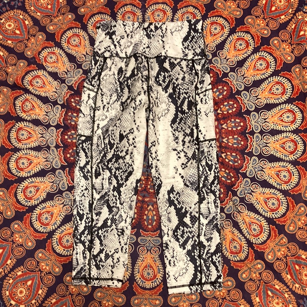 Black and white snake skin 🐍 running/exercise capris. Never worn.